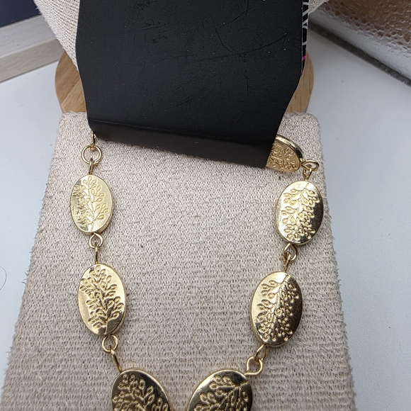 paparazzi Jewelry - Paparazzi Gold Leaf Design Bracelet (561)